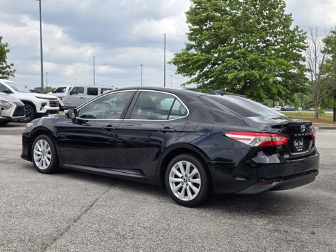 Used 2019 Toyota Camry LE FWD image 11