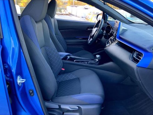 Used 2022 Toyota C-HR XLE image 8