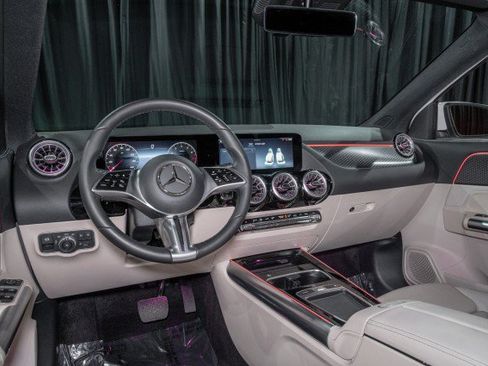 Certified 2025 Mercedes-Benz GLA 250 4MATIC image 18
