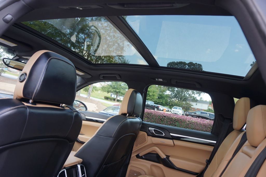 Used 2014 Porsche Cayenne Platinum Edition AWD/4WD image 20