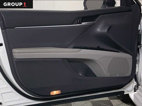 Used 2018 Toyota Camry LE image 20