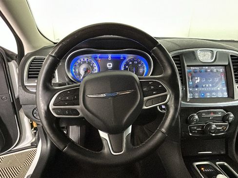Used 2018 Chrysler 300 Limited AWD/4WD image 16