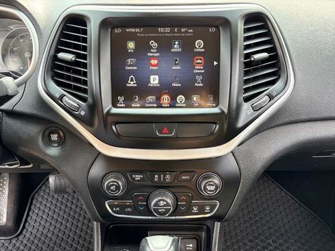 Used 2017 Jeep Cherokee Trailhawk w/ Comfort/Convenience Group AWD/4WD image 22