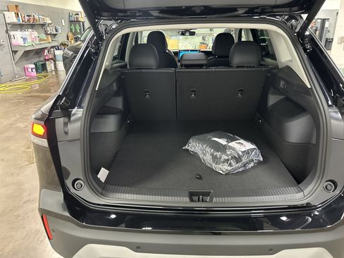 New 2025 Volkswagen Tiguan SE image 27