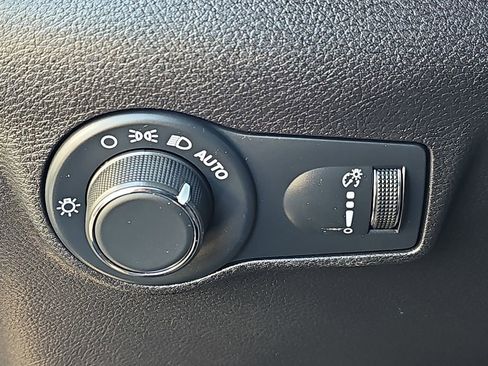 Used 2024 Jeep Compass Sport image 25