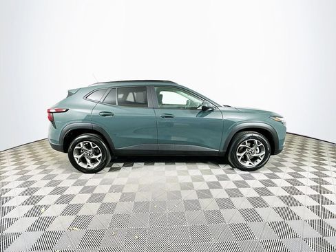 Used 2025 Chevrolet Trax LT FWD image 11