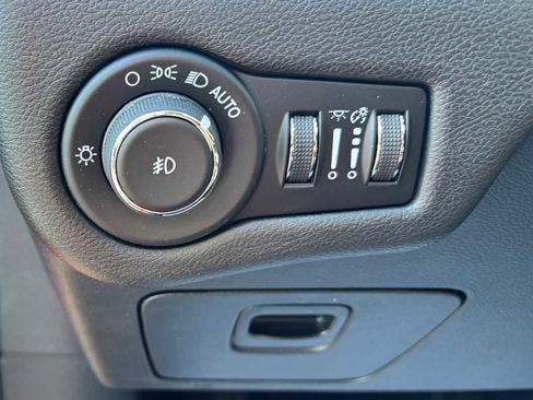 Certified 2021 Jeep Cherokee Latitude Plus image 18