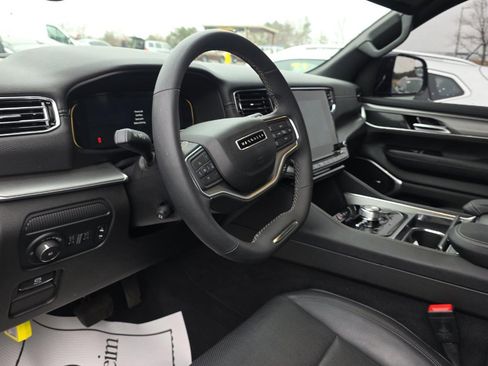 Used 2024 Jeep Wagoneer Series II image 9