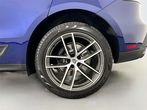 Certified 2026 Porsche Macan AWD/4WD image 12