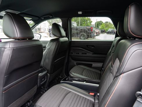 Used 2025 Nissan Pathfinder Rock Creek AWD/4WD image 25