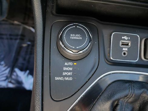 Used 2020 Jeep Cherokee Limited w/ Trailer Tow Group image 31