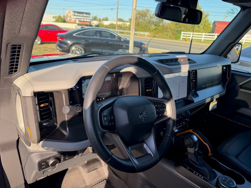 Used 2023 Ford Bronco Badlands w/ Sasquatch Package AWD/4WD image 11