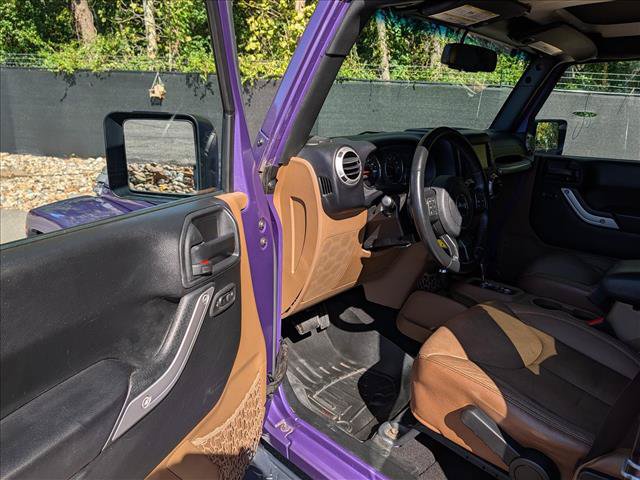 Used 2017 Jeep Wrangler Unlimited Sahara w/ Connectivity Group AWD/4WD image 25