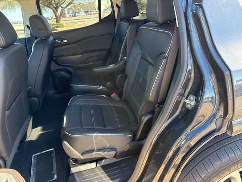 Used 2023 GMC Acadia Denali w/ Denali Ultimate Package image 11