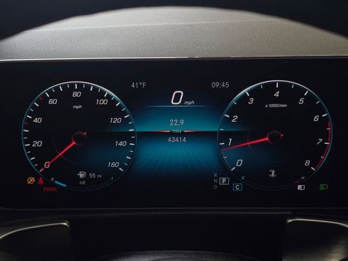 Used 2021 Mercedes-Benz GLB 250 4MATIC w/ Premium Package image 39