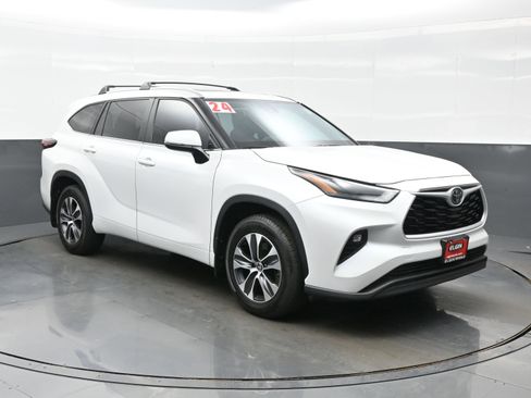 Used 2024 Toyota Highlander XLE AWD/4WD image 8