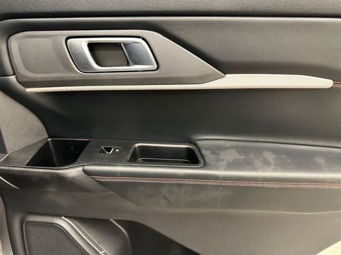 Certified 2025 Ford Explorer ST-Line w/ ST-Line Street Pack image 24