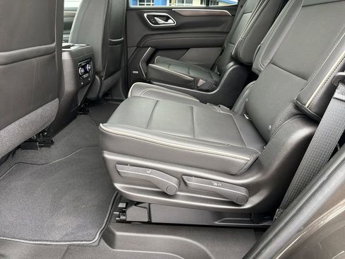 Used 2021 Chevrolet Tahoe Premier w/ Premium Package AWD/4WD image 18