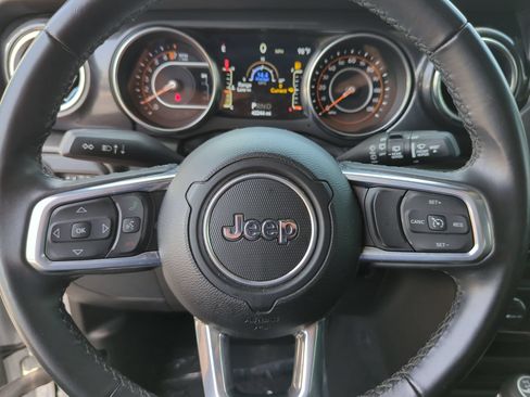 Used 2022 Jeep Wrangler Unlimited Sahara AWD/4WD image 30