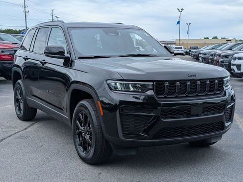 New 2026 Jeep Grand Cherokee Altitude RWD image 2