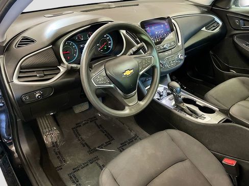 Used 2025 Chevrolet Malibu LT FWD image 9