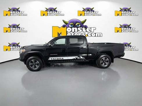 Used 2017 Toyota Tacoma TRD Off-Road AWD/4WD image 8
