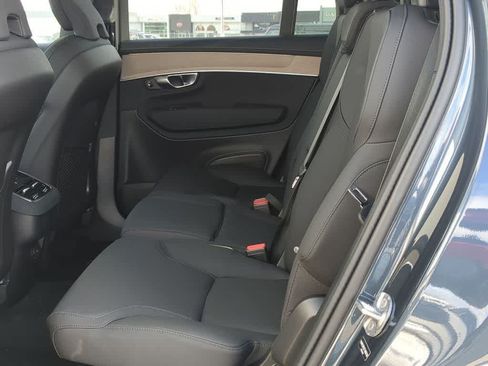 Used 2026 Volvo XC90 B5 Plus w/ Protection Package Premier AWD/4WD image 18