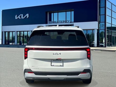 New 2026 Kia Carnival EX FWD image 5