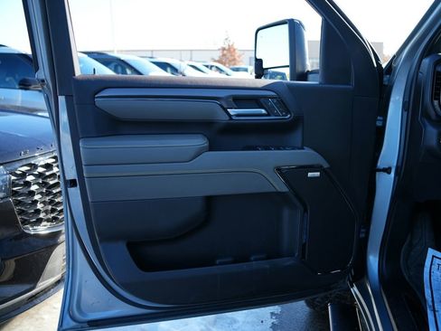 Used 2025 Chevrolet Silverado 2500 ZR2 image 18