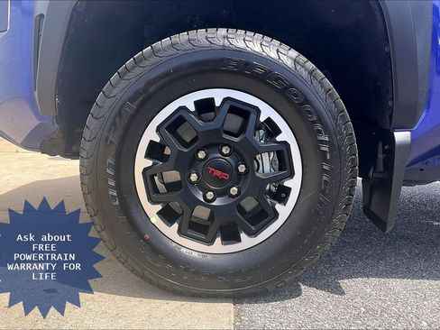 Used 2025 Toyota Tacoma TRD Off-Road AWD/4WD image 11