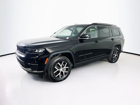 Used 2023 Jeep Grand Cherokee L Limited AWD/4WD image 3