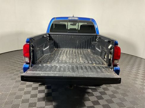 Used 2018 Toyota Tacoma TRD Sport AWD/4WD image 15