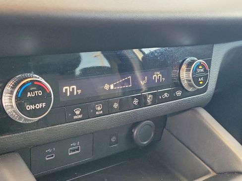 Used 2024 Mitsubishi Outlander SE image 25