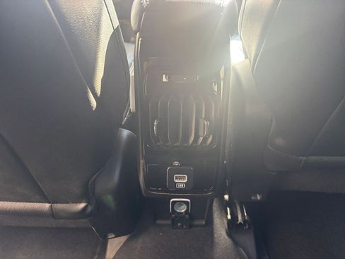 Used 2025 Jeep Compass Limited image 23