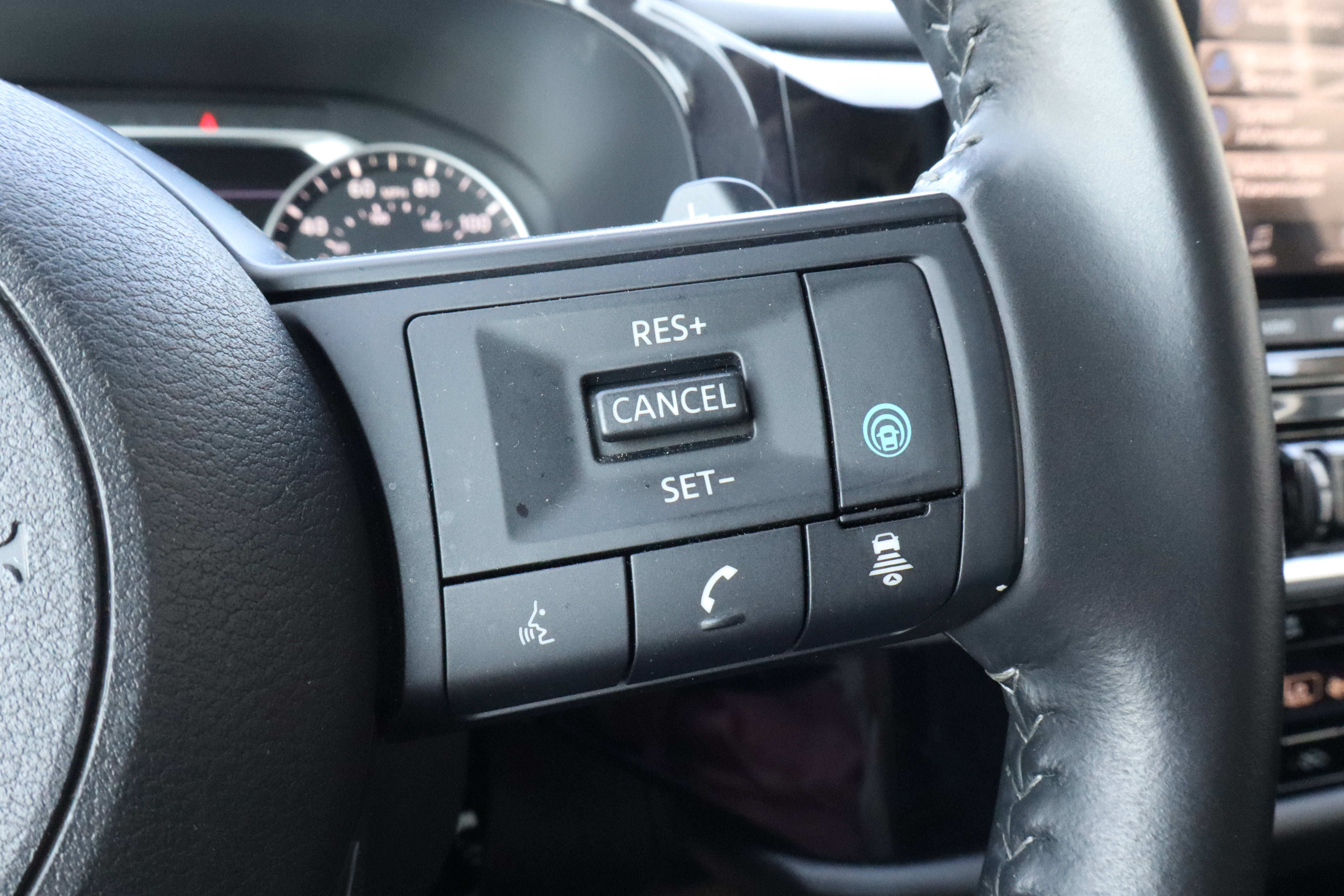 Used 2025 Nissan Pathfinder SV FWD image 27