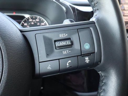 Used 2025 Nissan Pathfinder SV FWD image 27