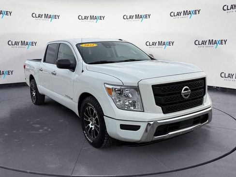 Used 2021 Nissan Titan SV image 7