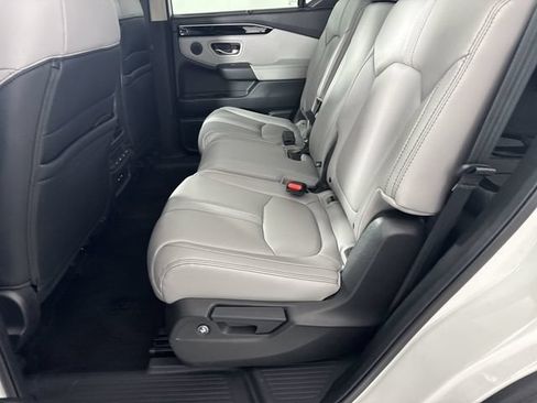 Certified 2025 Honda Pilot Touring image 24