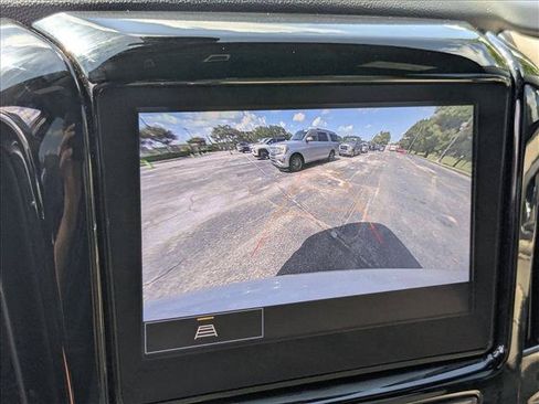 Used 2023 Chevrolet Traverse LT FWD image 11