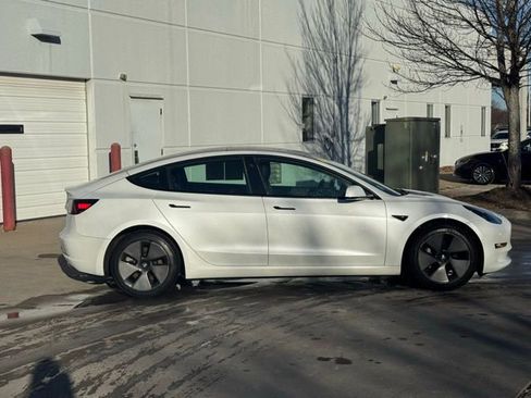 Used 2021 Tesla Model 3 Standard Range Plus image 9