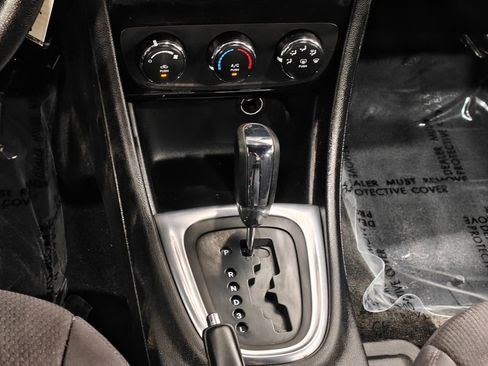 Used 2013 Chrysler 200 LX FWD image 7