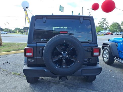 Used 2022 Jeep Wrangler Unlimited Sport AWD/4WD image 3