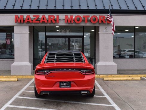 Used 2020 Dodge Charger SXT w/ Driver Convenience Group image 10