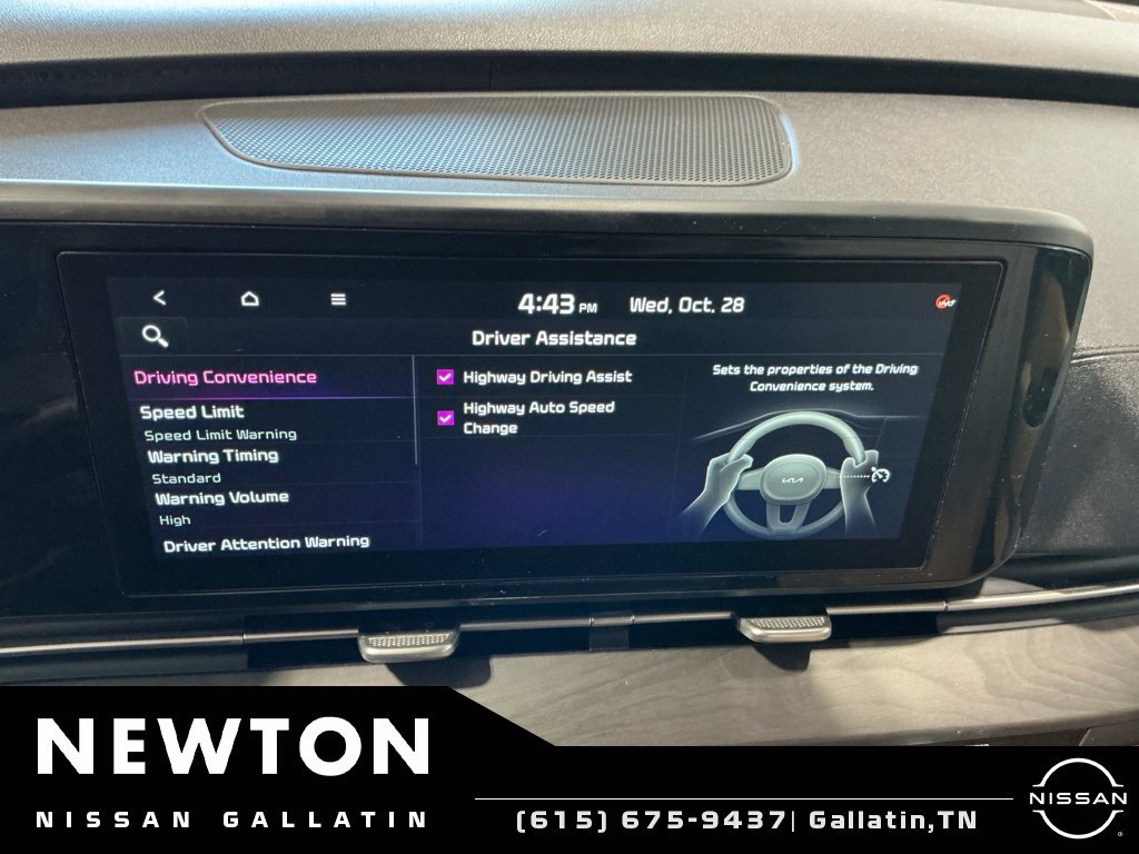 Used 2022 Kia Carnival EX FWD image 32
