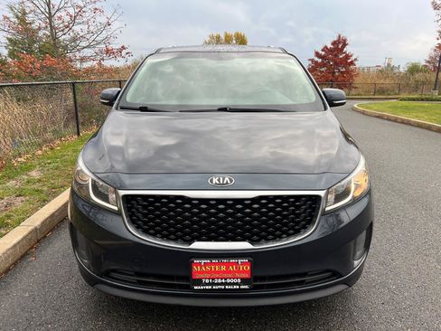 Used 2016 Kia Sedona LX w/ LX Convenience Package FWD image 2