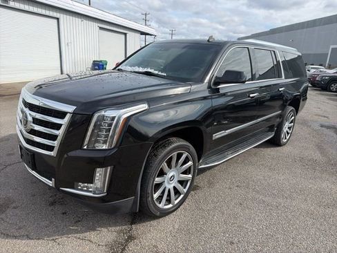 Used 2015 Cadillac Escalade ESV Premium image 3