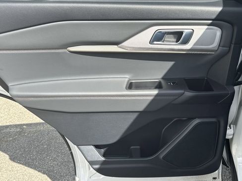 New 2026 Ford Explorer Active w/ Active Comfort Package RWD image 22