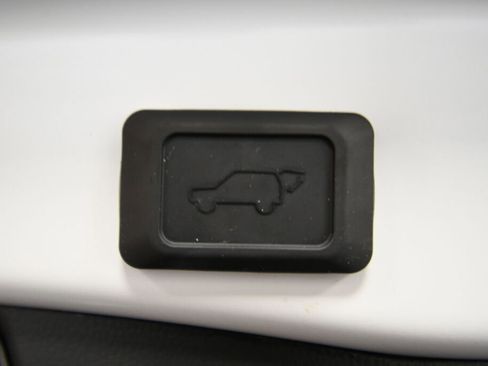 Used 2025 Toyota RAV4 XLE Premium AWD/4WD image 24