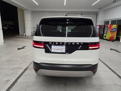 Used 2025 Land Rover Discovery S image 5