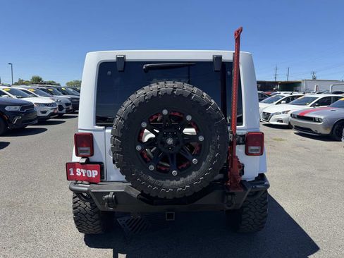 Used 2012 Jeep Wrangler Unlimited Sahara w/ Connectivity Group AWD/4WD image 4